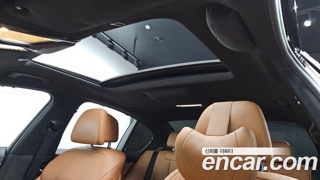 BMW 5-Series 2017 — photo 16