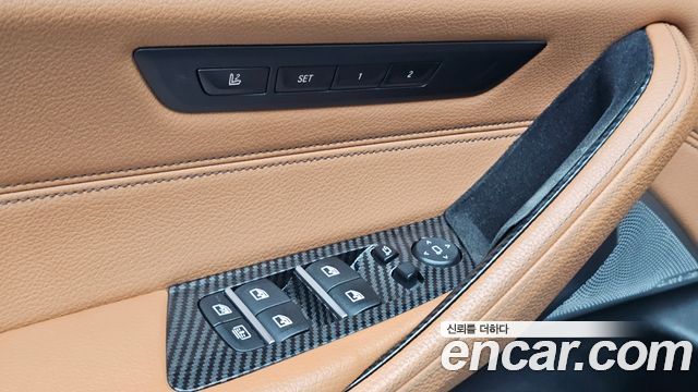 BMW 5-Series 2017 — photo 20