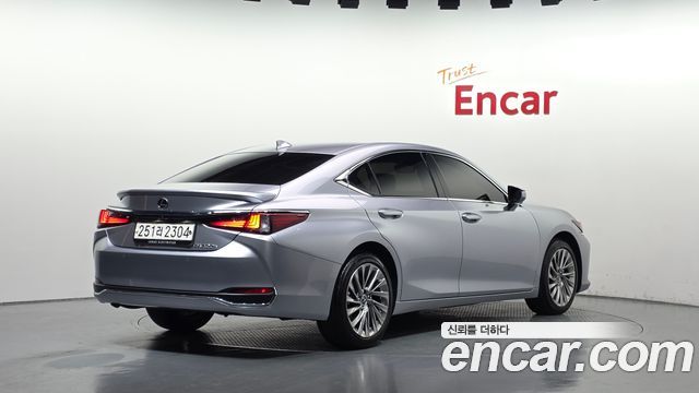 Lexus ES 2025 — photo 2