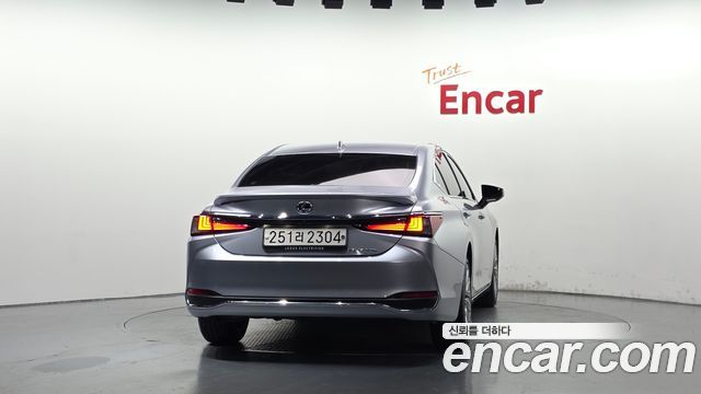 Lexus ES 2025 — photo 4