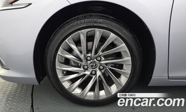 Lexus ES 2025 — photo 5
