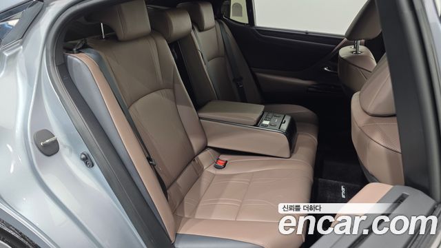 Lexus ES 2025 — photo 18