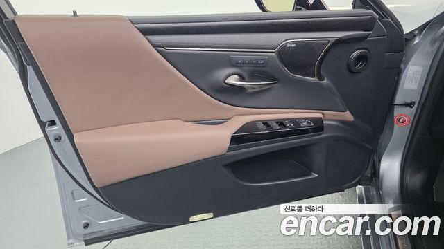 Lexus ES 2025 — photo 14
