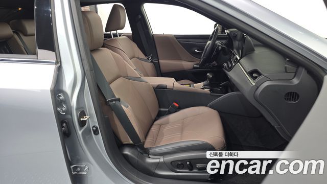 Lexus ES 2025 — photo 16