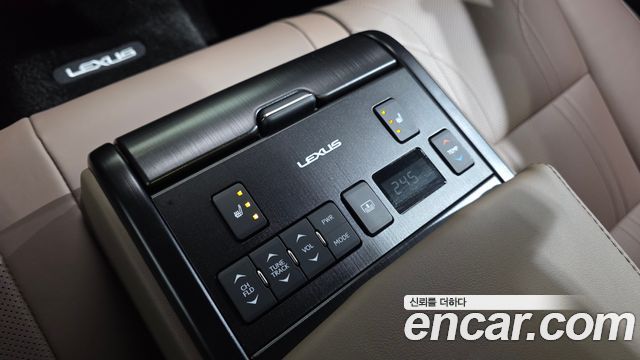 Lexus ES 2025 — photo 35