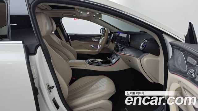 Mercedes-Benz CLS-Class 2020 — photo 16