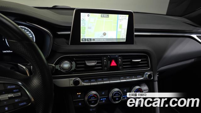 Genesis G70 2019 — photo 20