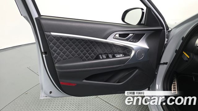 Genesis G70 2019 — photo 14