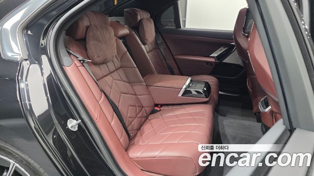 BMW 7-Series 2024 — photo 18