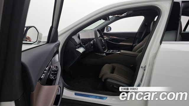 BMW 5-Series 2026 — photo 13