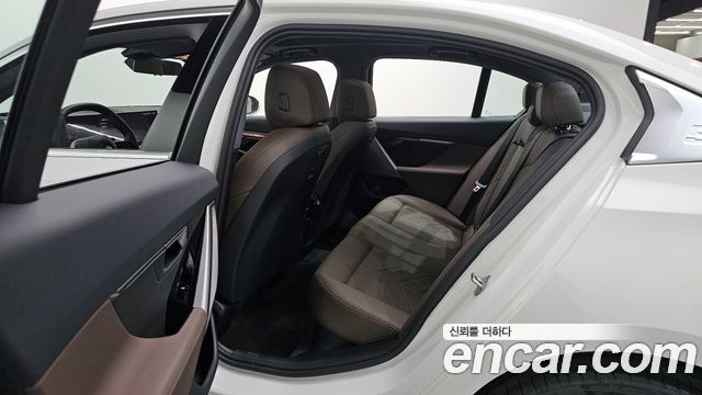 BMW 5-Series 2026 — photo 17