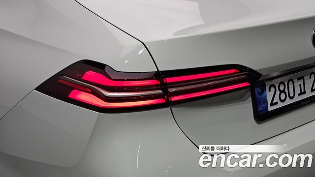 BMW 5-Series 2026 — photo 9
