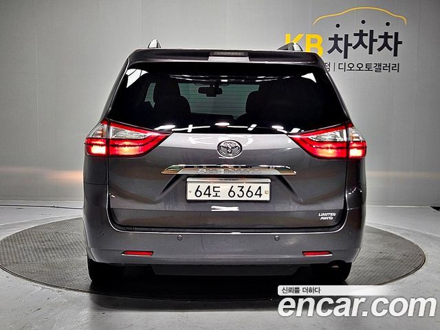 Toyota Sienna 2017 — photo 2