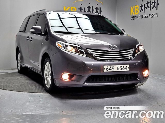 Toyota Sienna 2017 — photo 3