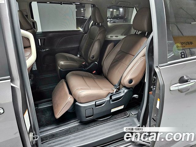 Toyota Sienna 2017 — photo 8
