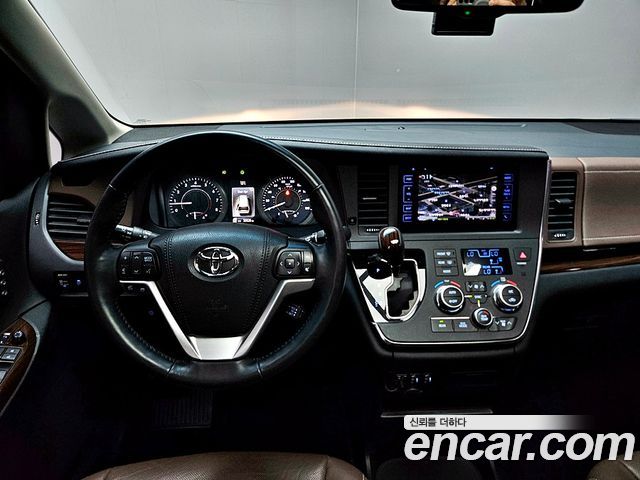 Toyota Sienna 2017 — photo 10
