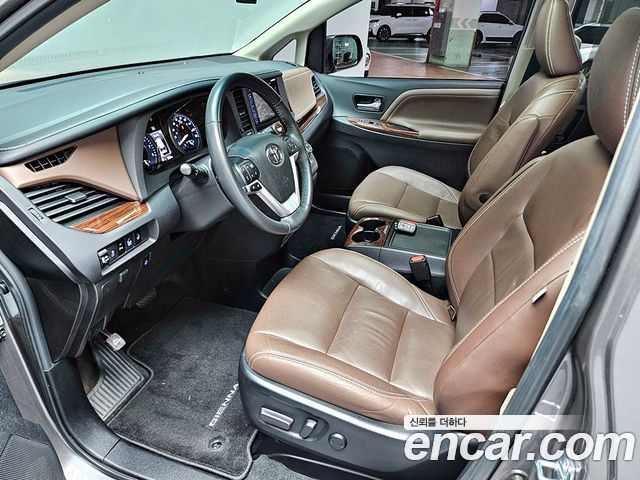 Toyota Sienna 2017 — photo 12