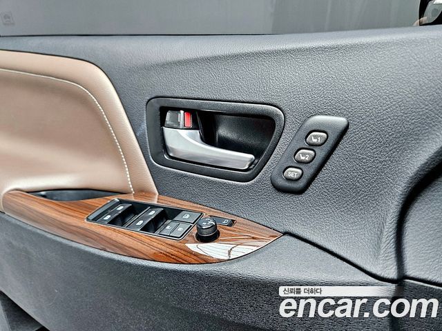 Toyota Sienna 2017 — photo 13