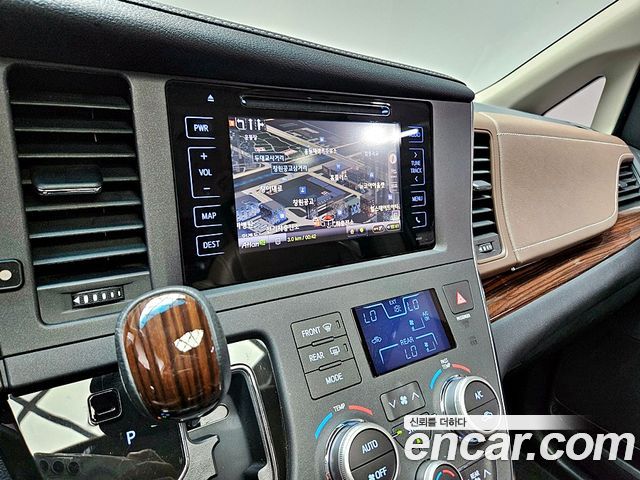 Toyota Sienna 2017 — photo 14