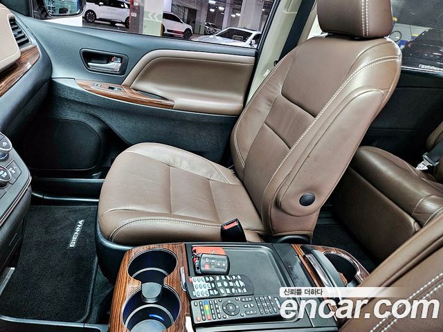 Toyota Sienna 2017 — photo 15