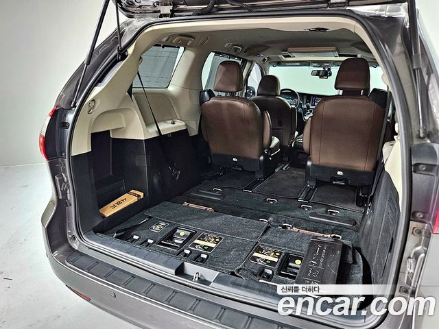 Toyota Sienna 2017 — photo 20