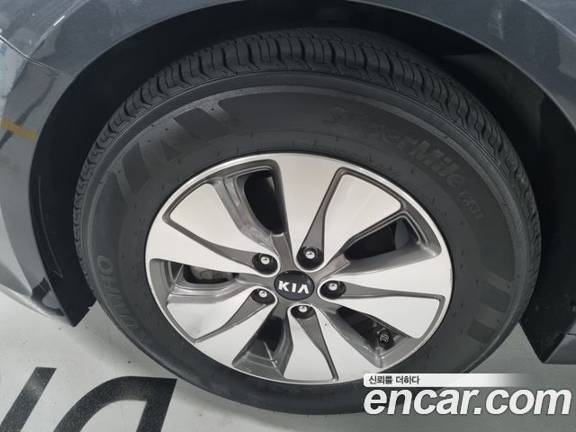 Kia K5 2017 — photo 9