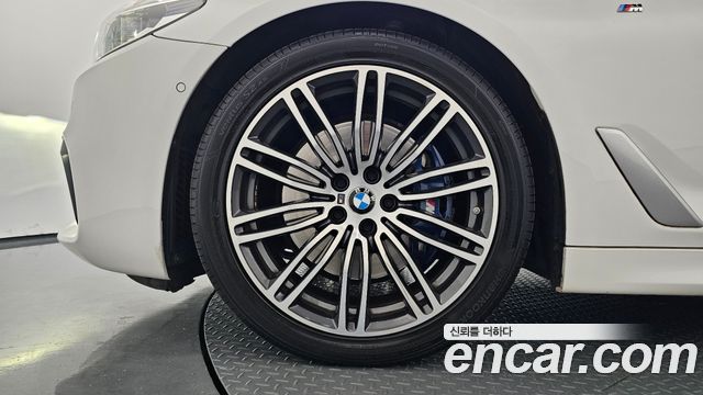 BMW 5-Series 2019 — photo 5