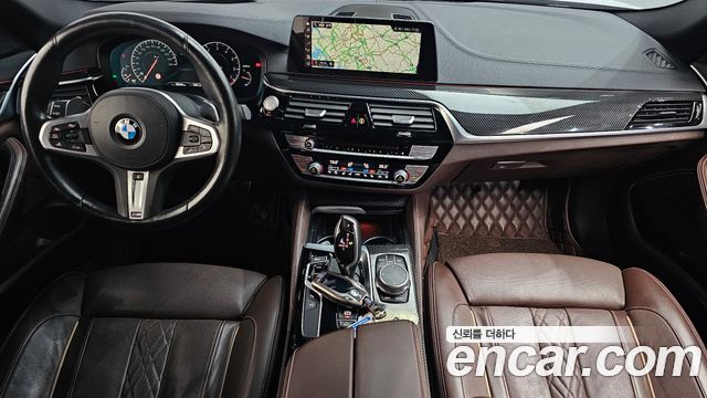 BMW 5-Series 2019 — photo 10