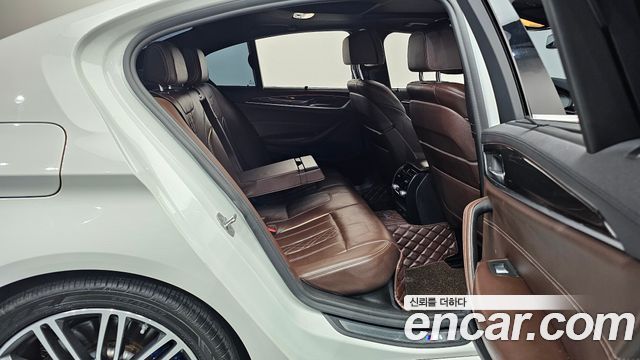 BMW 5-Series 2019 — photo 17