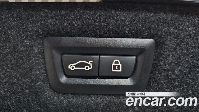 BMW 5-Series 2019 — photo 24