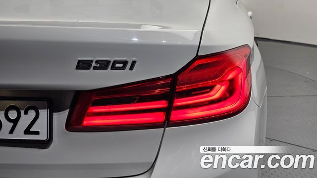 BMW 5-Series 2019 — photo 9