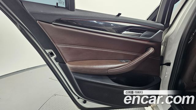 BMW 5-Series 2019 — photo 15