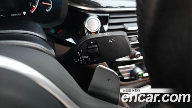 BMW 5-Series 2019 — photo 28
