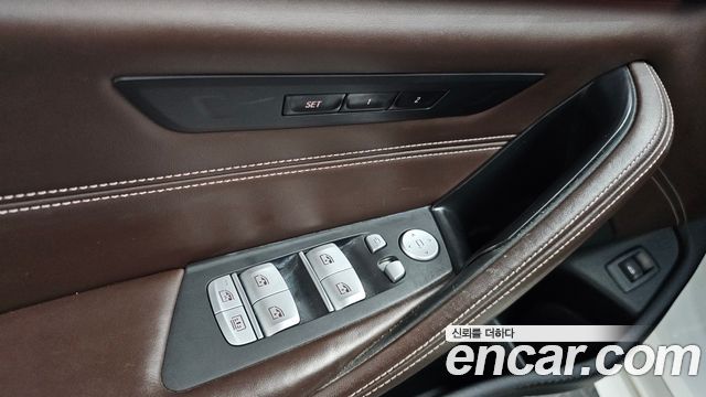 BMW 5-Series 2019 — photo 29