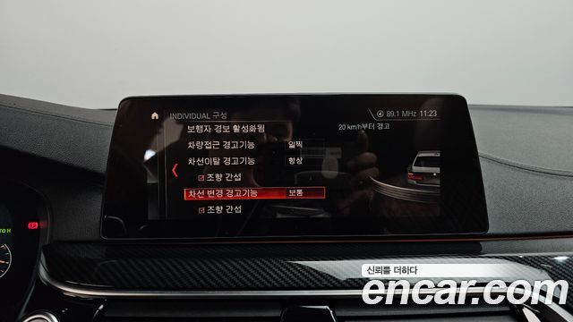 BMW 5-Series 2019 — photo 32
