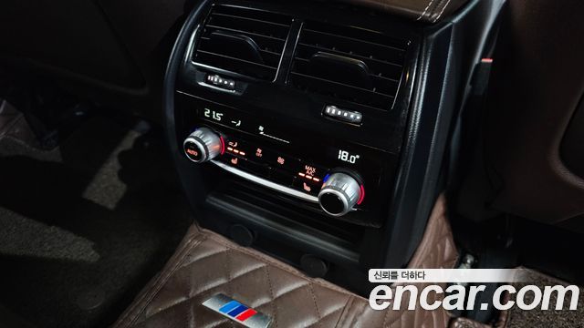 BMW 5-Series 2019 — photo 33