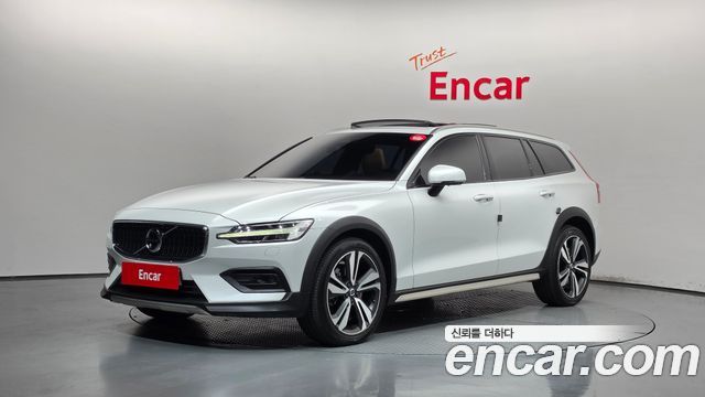 Volvo V60 2021 — photo 1