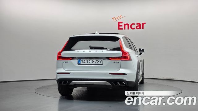 Volvo V60 2021 — photo 4
