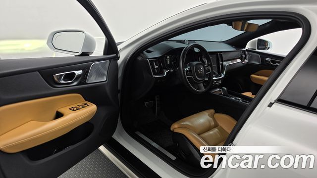 Volvo V60 2021 — photo 10
