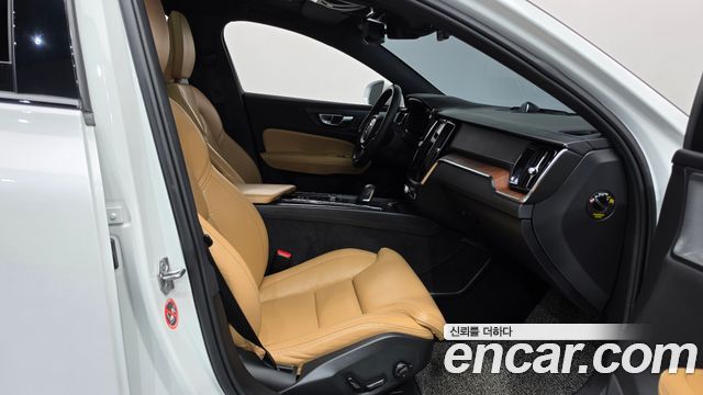 Volvo V60 2021 — photo 11