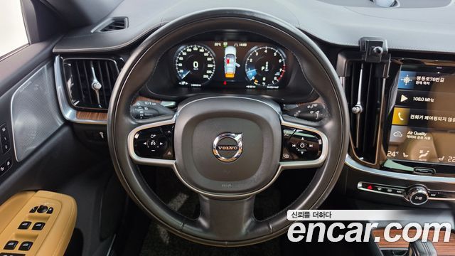 Volvo V60 2021 — photo 13
