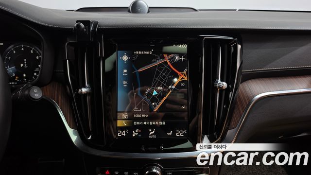 Volvo V60 2021 — photo 14