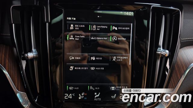 Volvo V60 2021 — photo 17