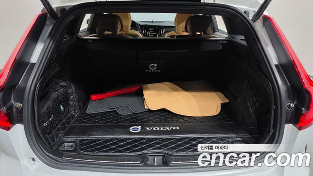 Volvo V60 2021 — photo 20