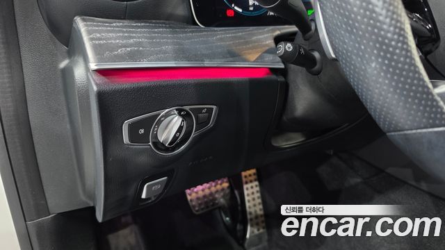 Mercedes-Benz E-Class 2021 — photo 23