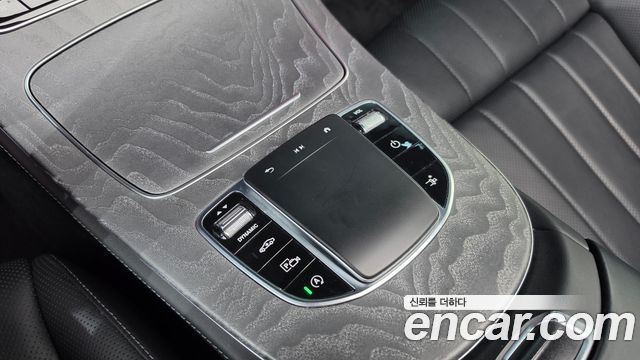 Mercedes-Benz E-Class 2021 — photo 28