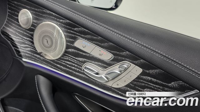 Mercedes-Benz E-Class 2021 — photo 30