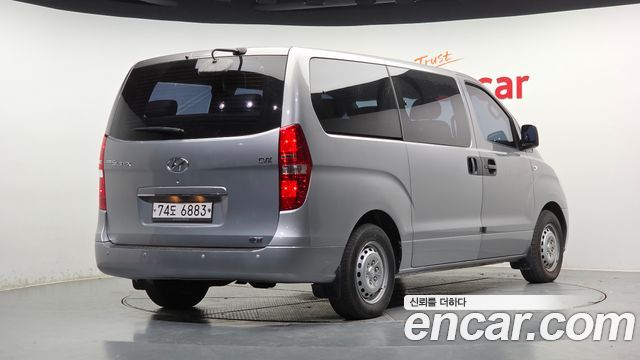 Hyundai Starex 2011 — photo 2