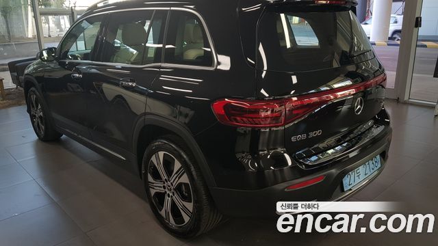 Mercedes-Benz EQB 2026 — photo 2