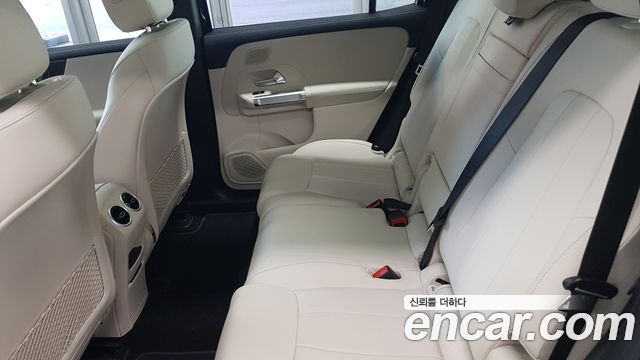 Mercedes-Benz EQB 2026 — photo 10